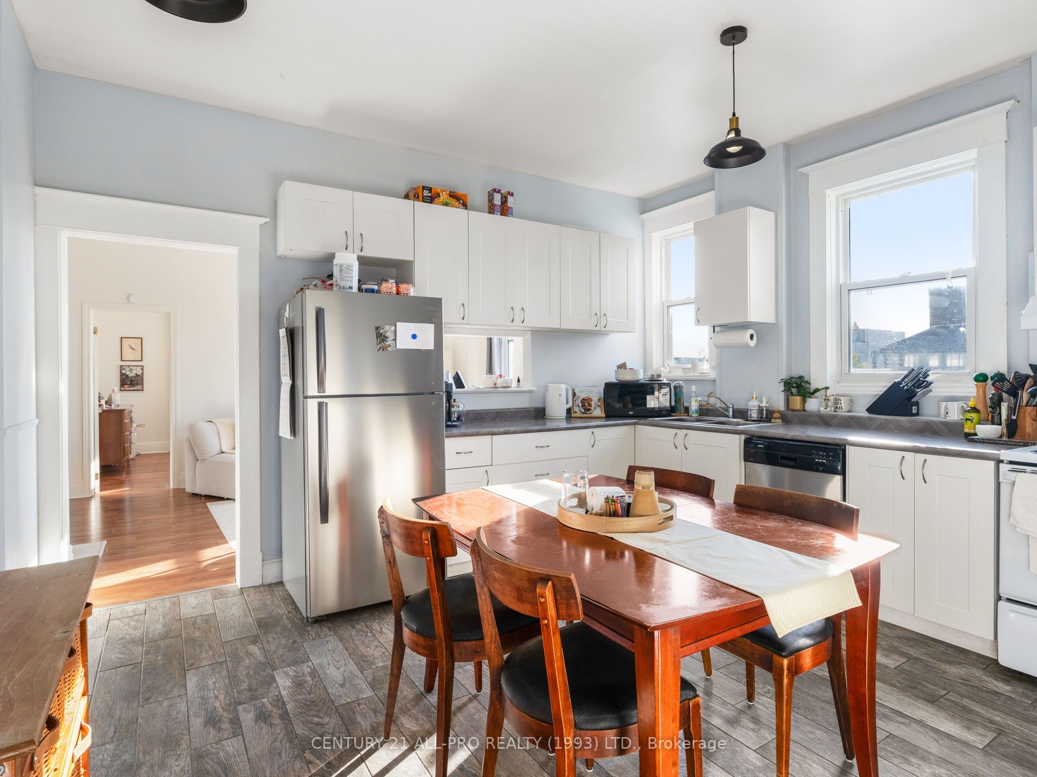 34 W King Street W Property Photo 32