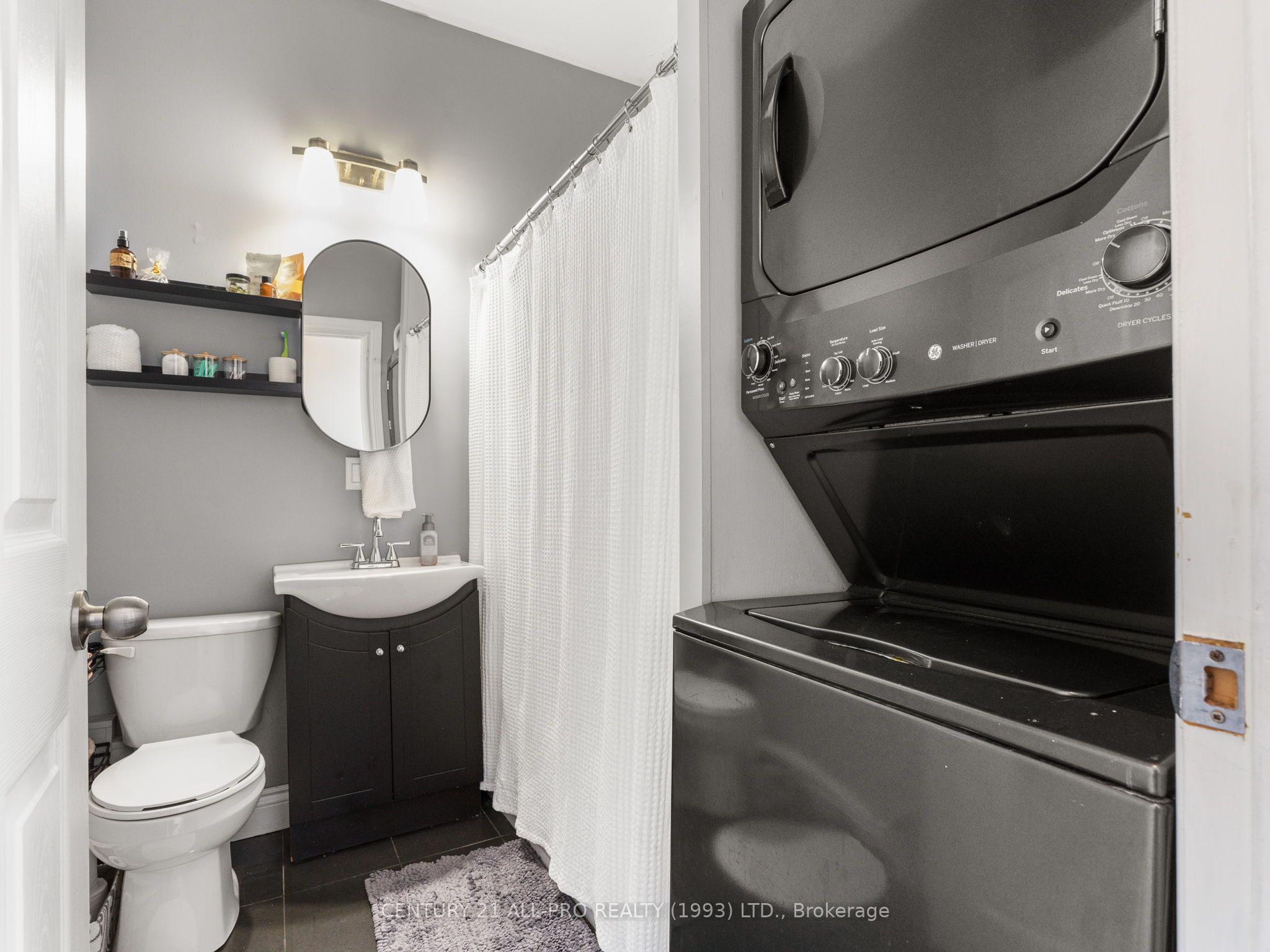 34 W King Street W Property Photo 34