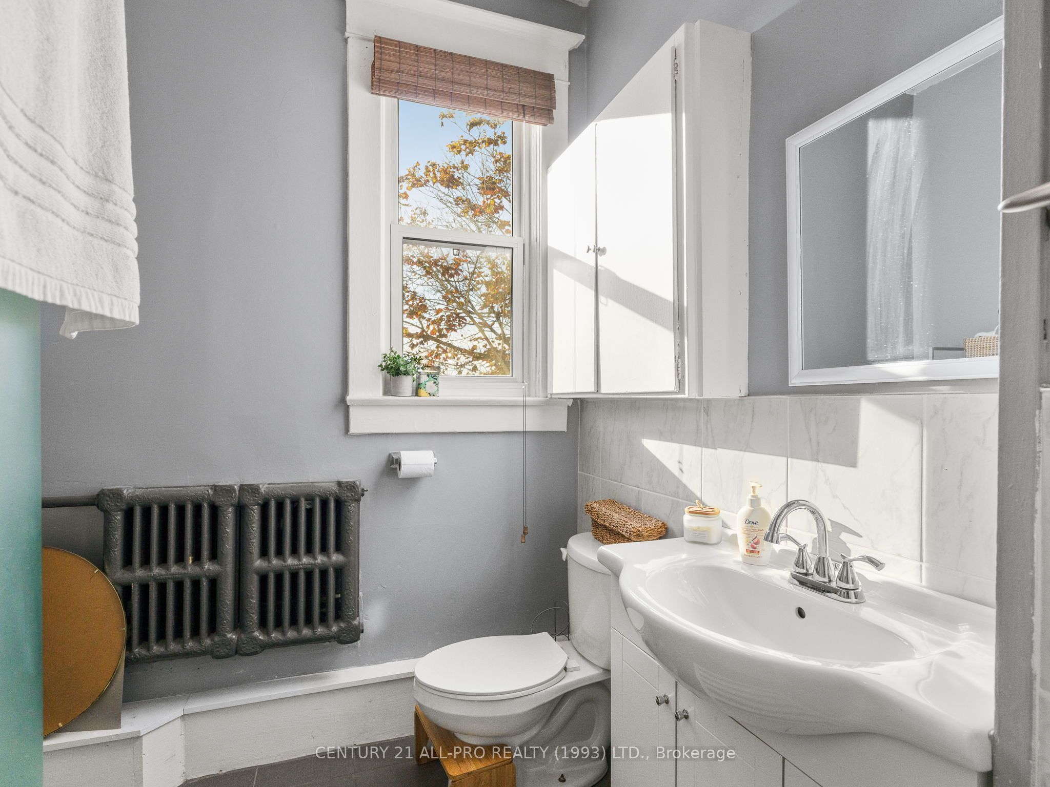 34 W King Street W Property Photo 35