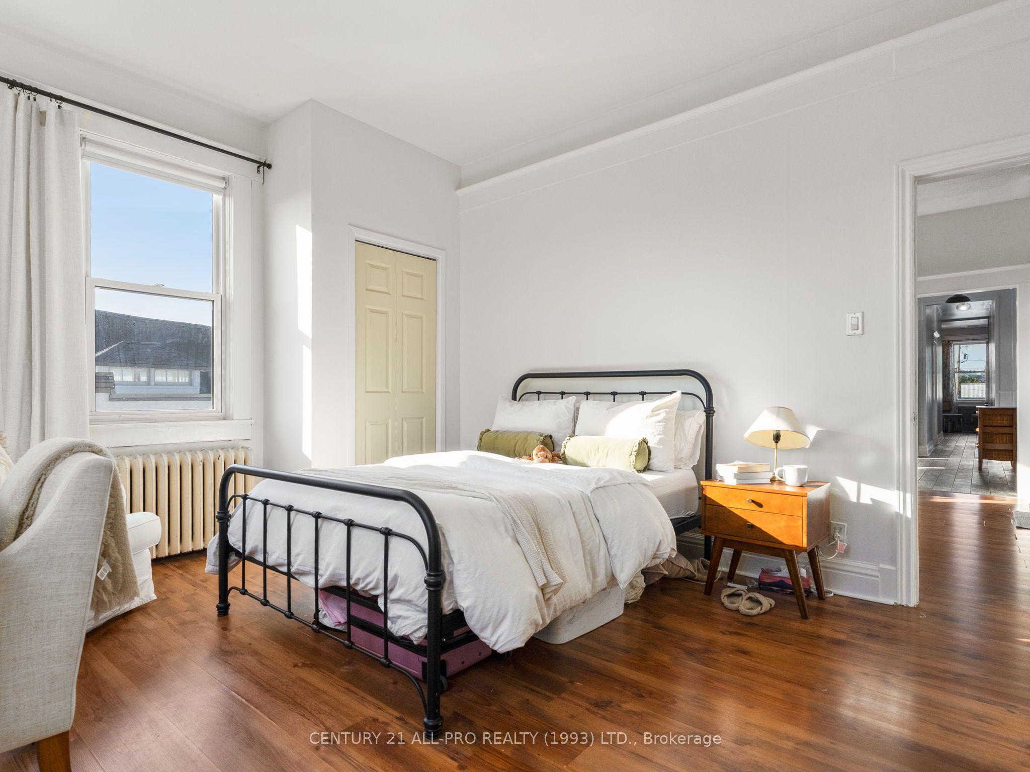 34 W King Street W Property Photo 36