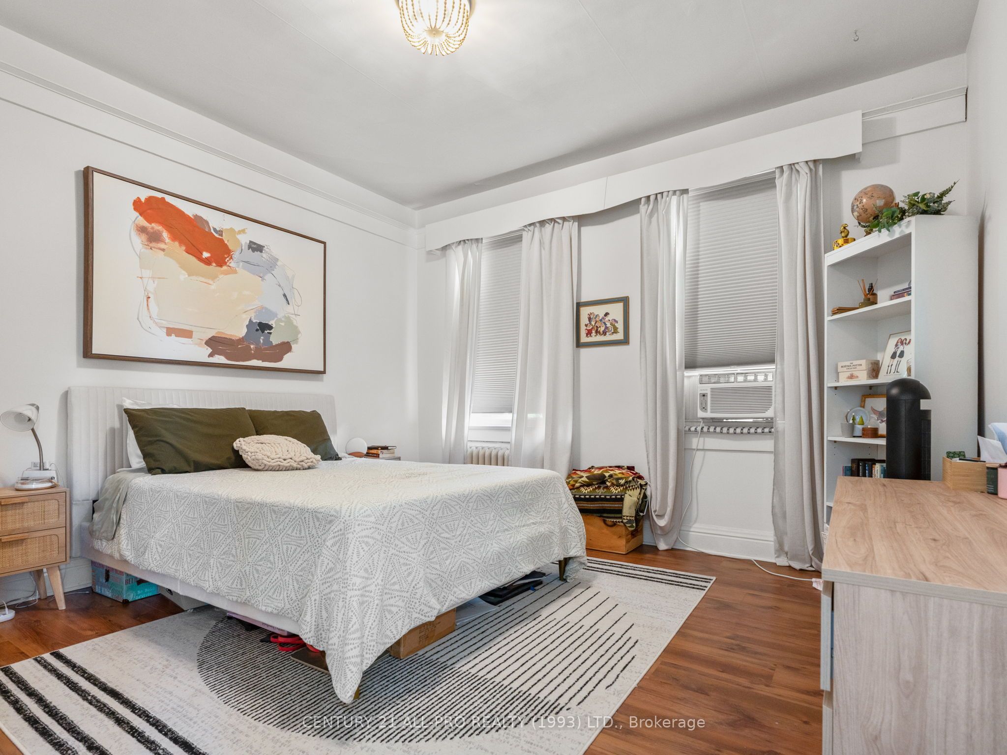 34 W King Street W Property Photo 37