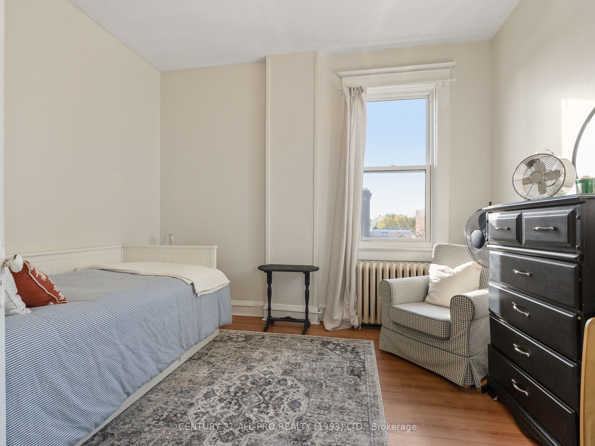 34 W King Street W Property Photo 38