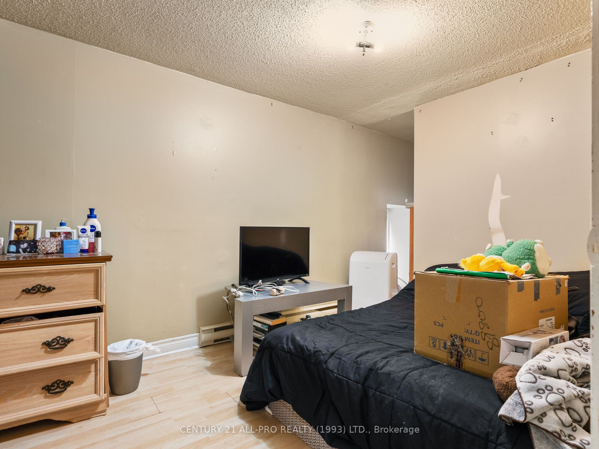 34 W King Street W Property Photo 43