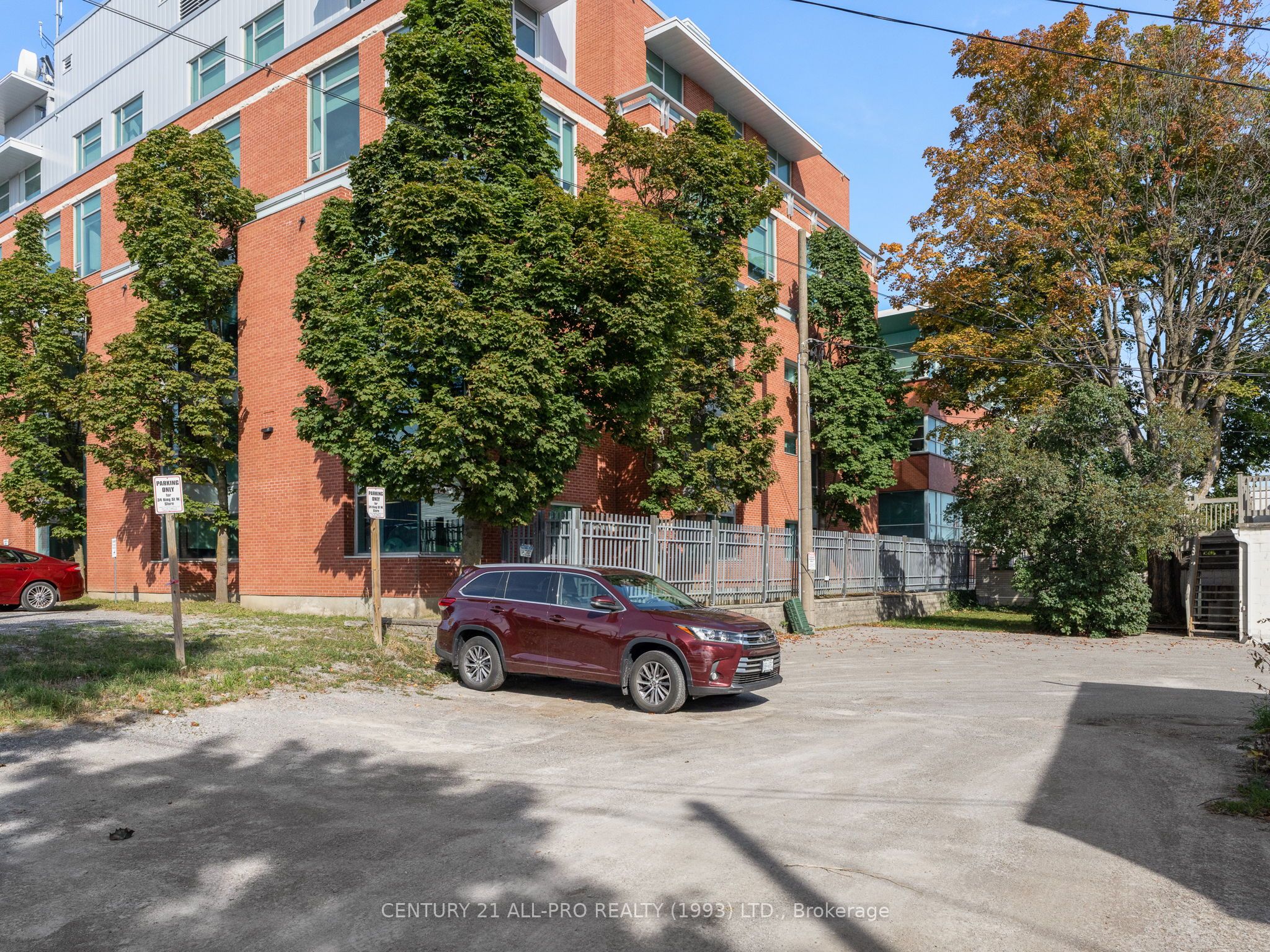 34 W King Street W Property Photo 45