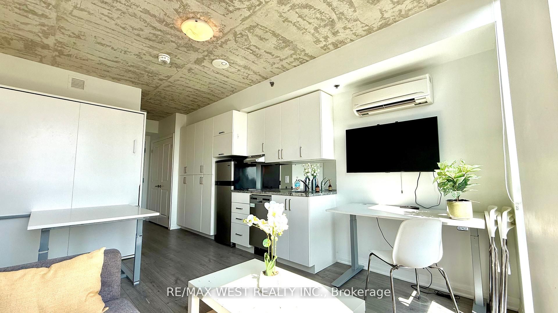 1900 Simcoe Street N 712 Property Photo 3