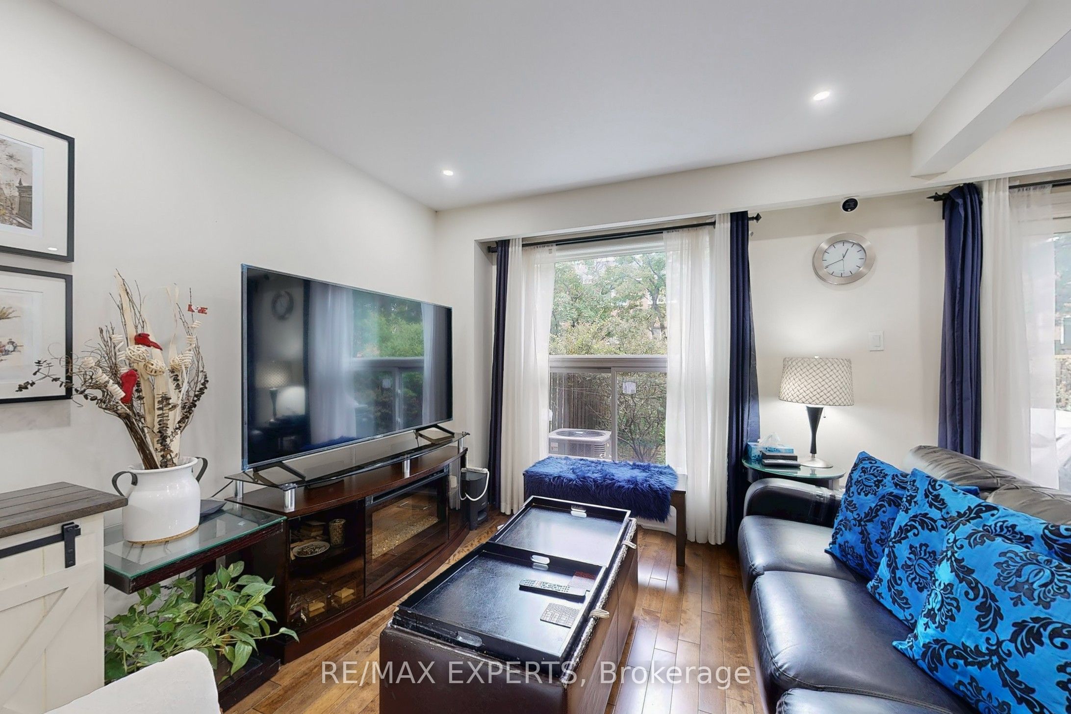 30 Dundalk Drive 44 Property Photo 7