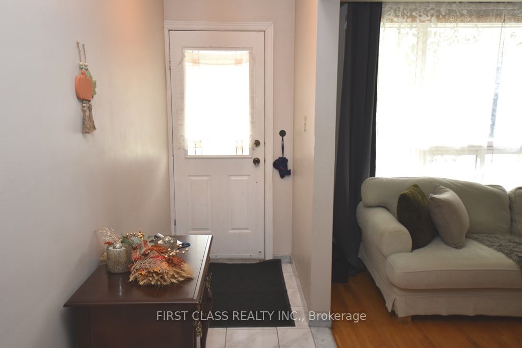 82 Gooderham Drive Property Photo 2