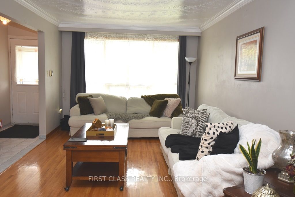 82 Gooderham Drive Property Photo 3