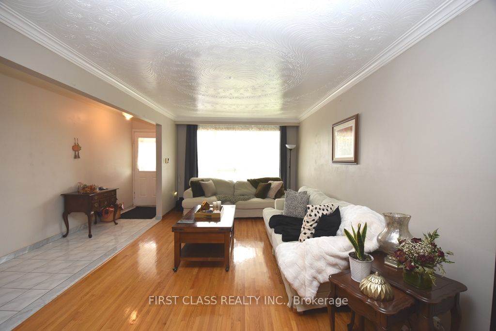 82 Gooderham Drive Property Photo 4