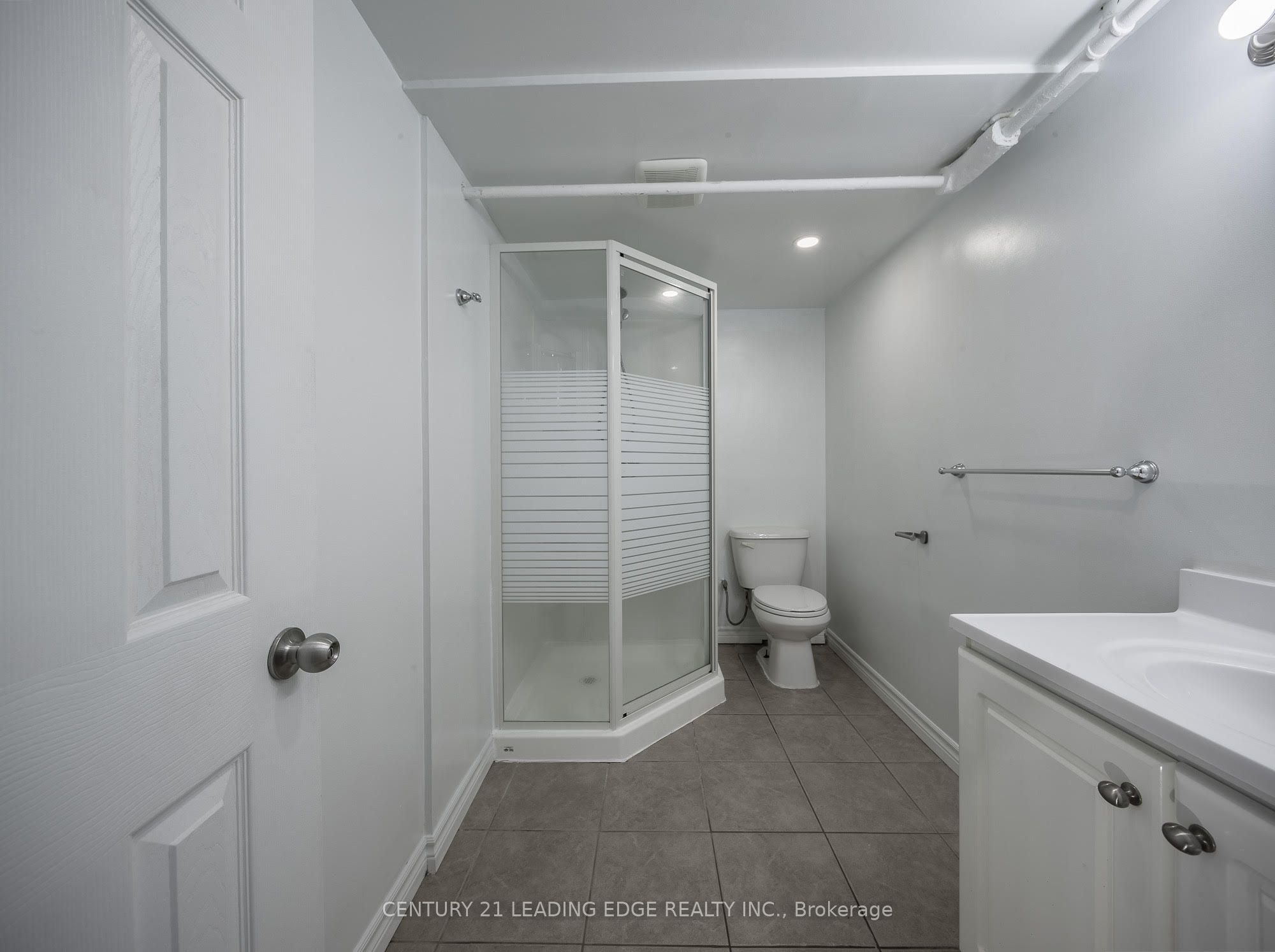 84 Central Park Boulevard N Lower Property Photo 4