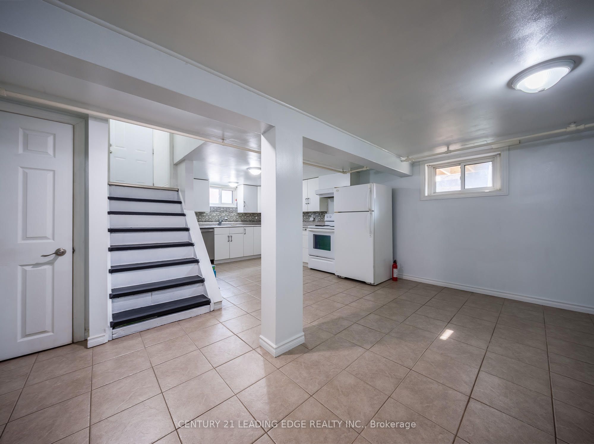 84 Central Park Boulevard N Lower Property Photo 12