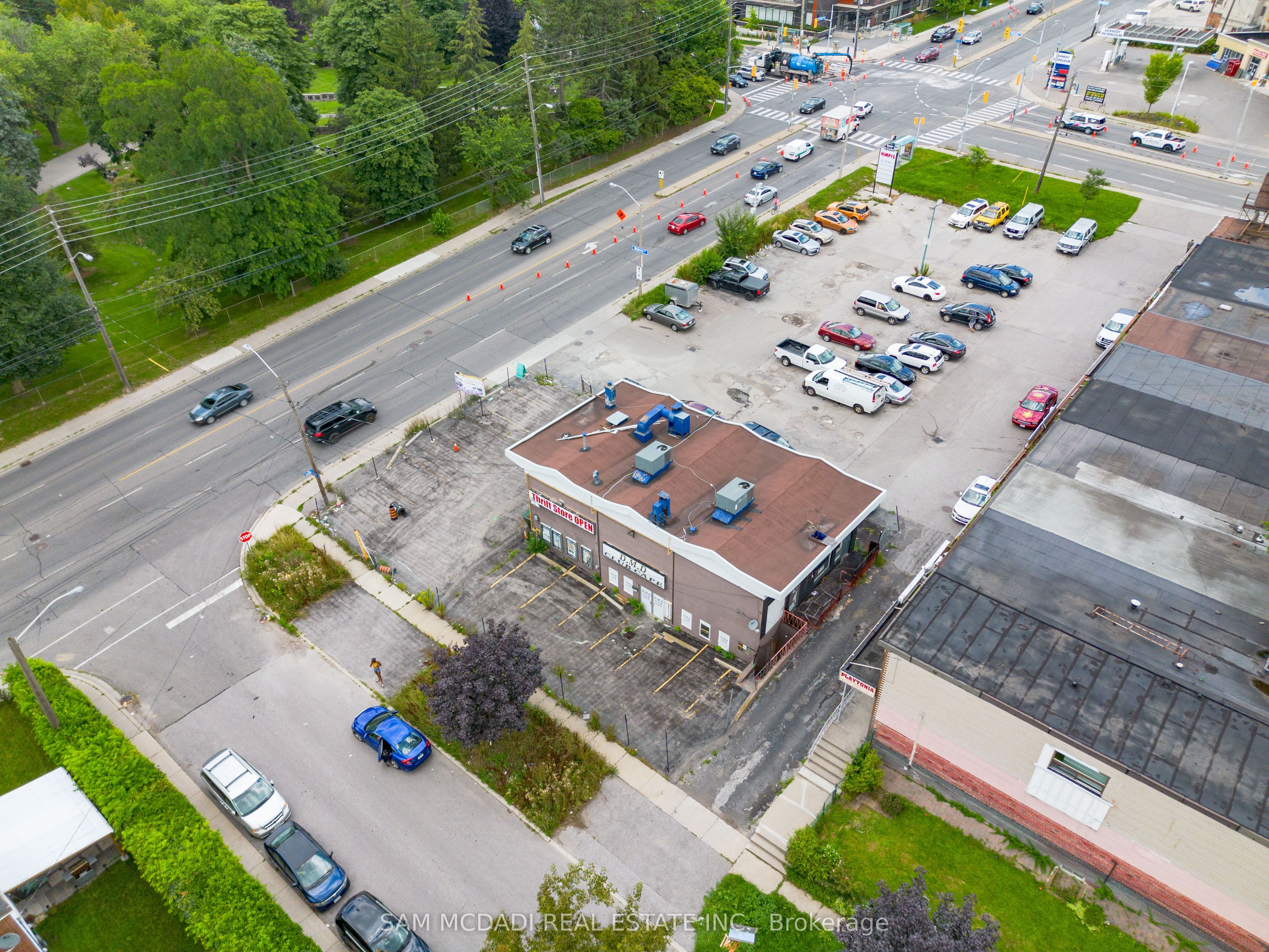 3537 St Clair Avenue E Property Photo 1