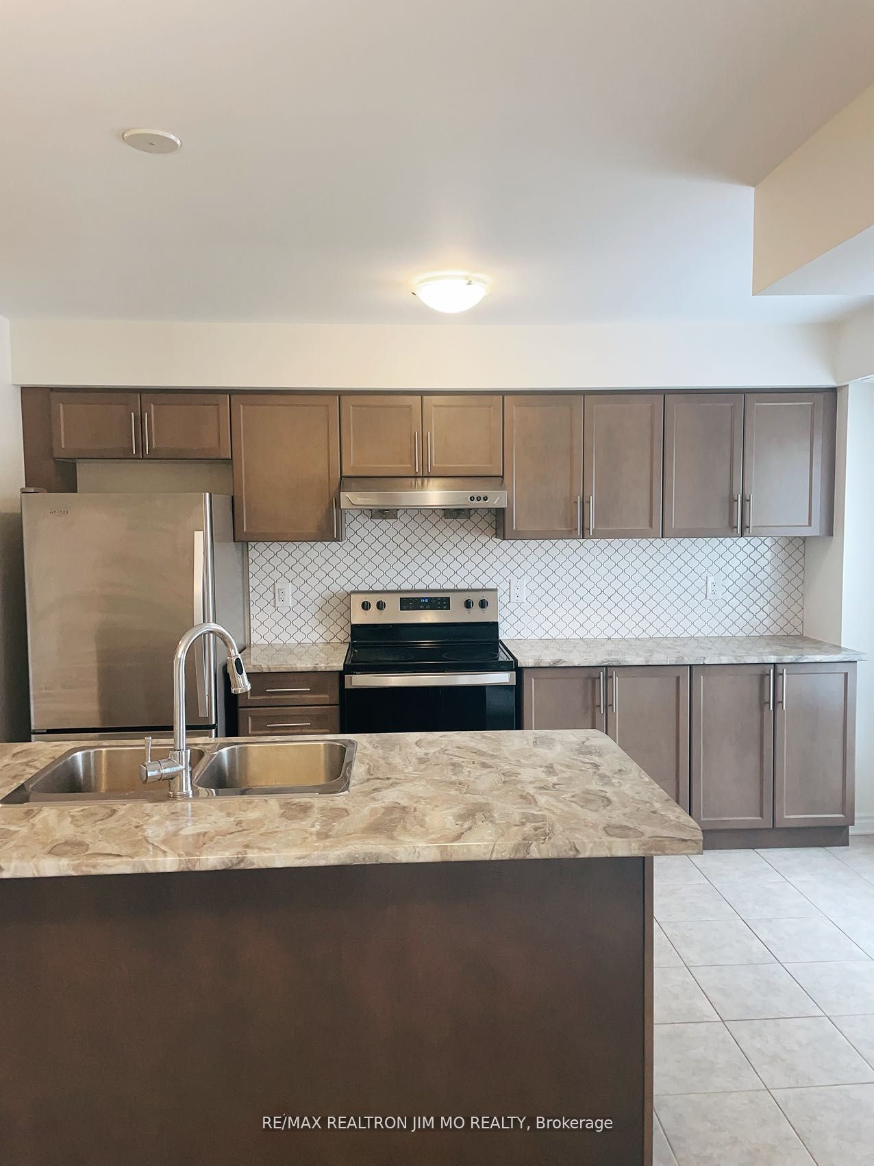 83 Sutcliffe Drive Property Photo 2