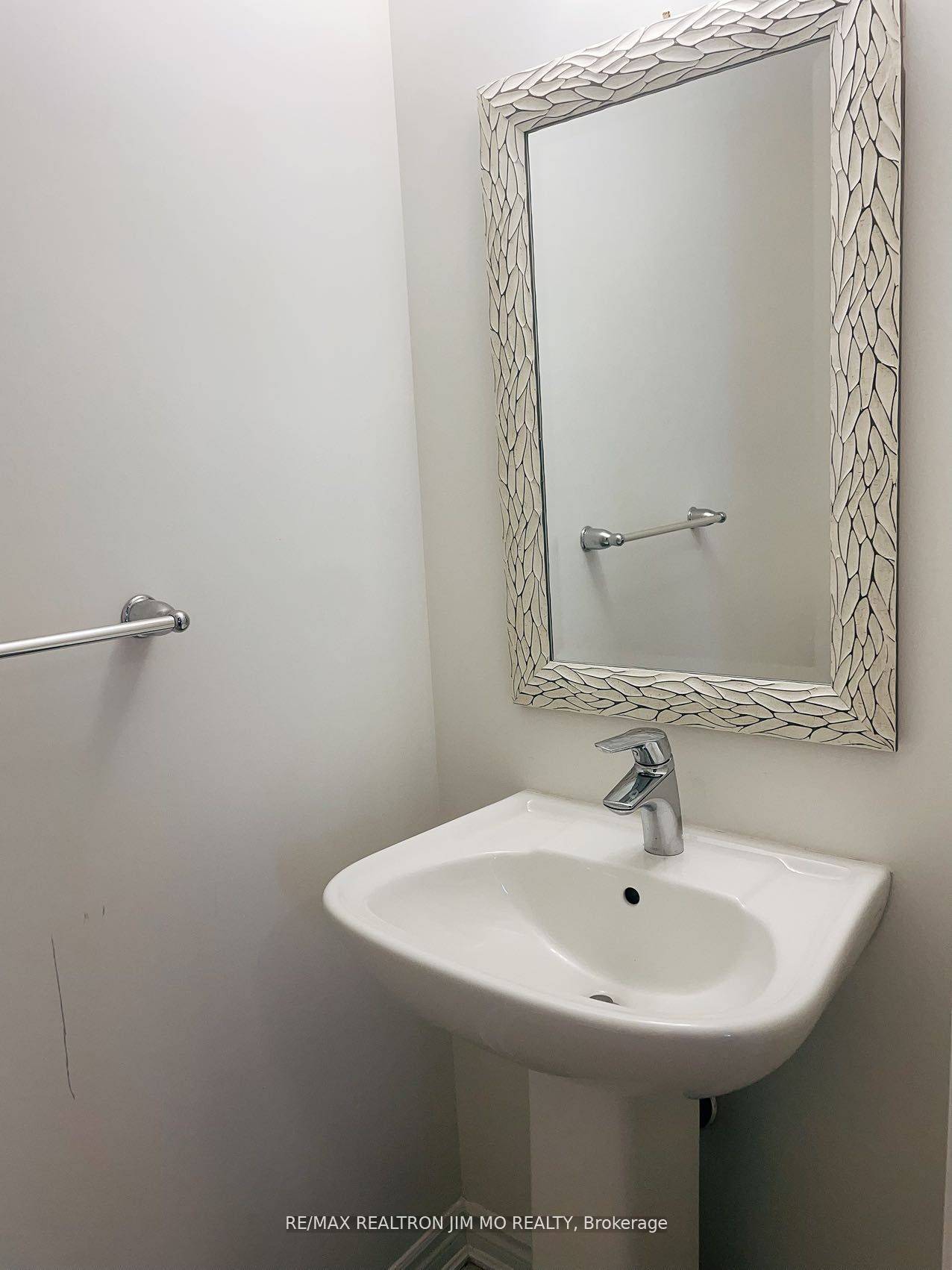 83 Sutcliffe Drive Property Photo 4