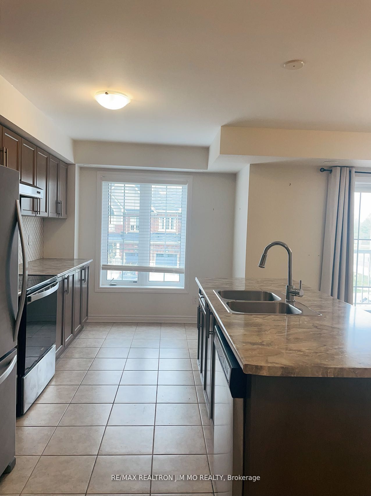 83 Sutcliffe Drive Property Photo 6