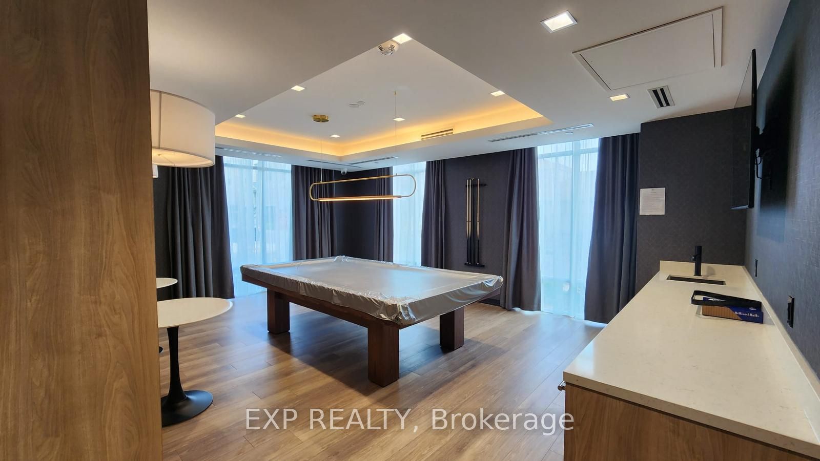 1010 Dundas Street 520 Property Photo 7