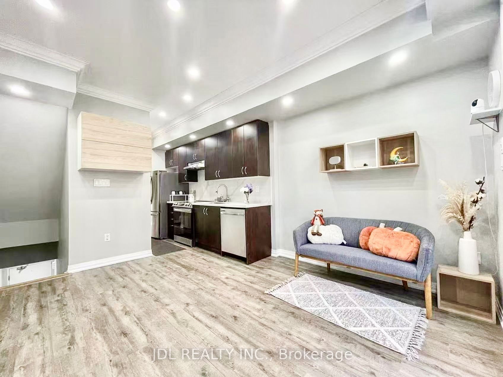 1365 Neilson Road 15 Property Photo 8