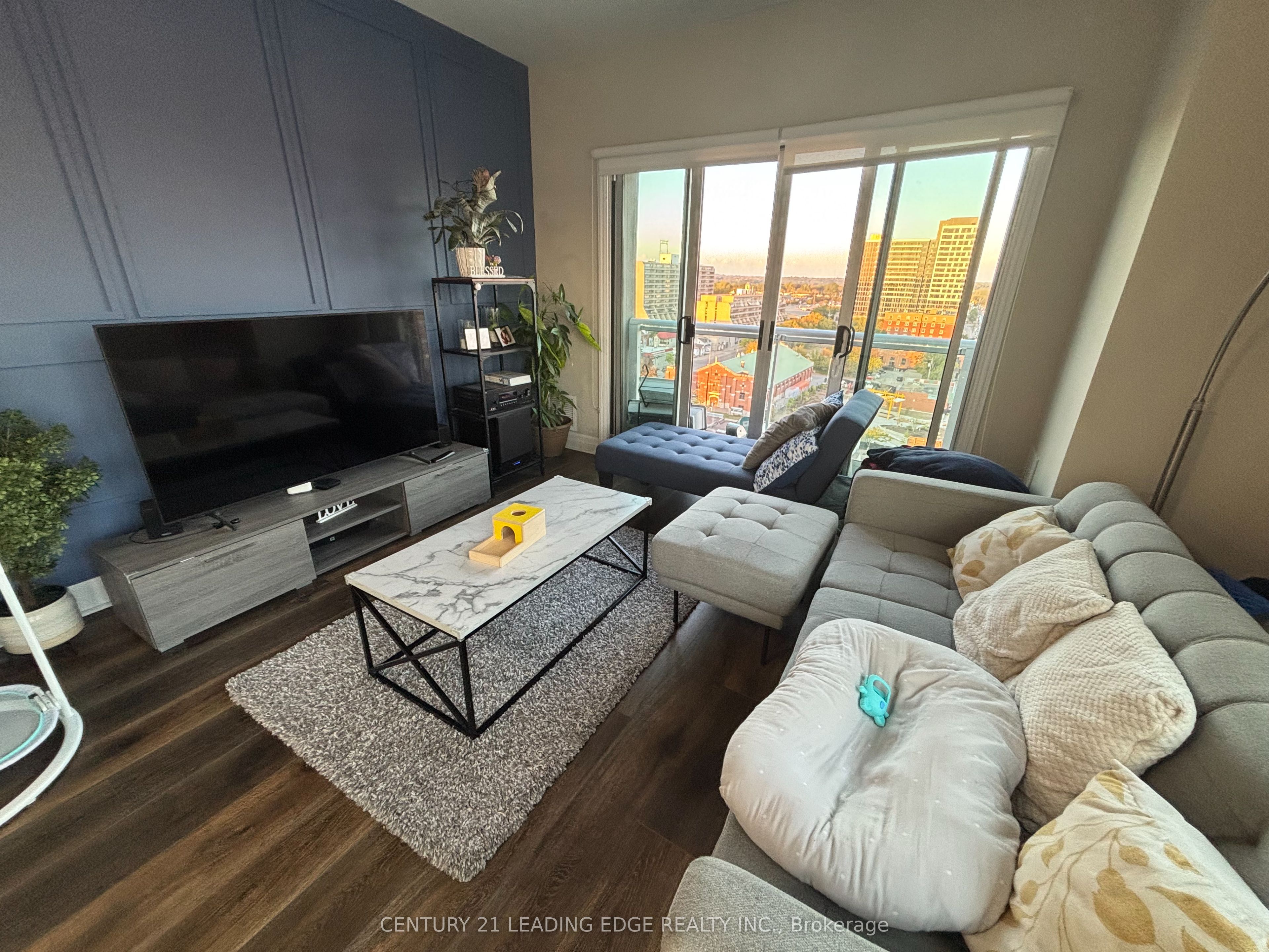 44 Bond Street W 1005 Property Photo 3