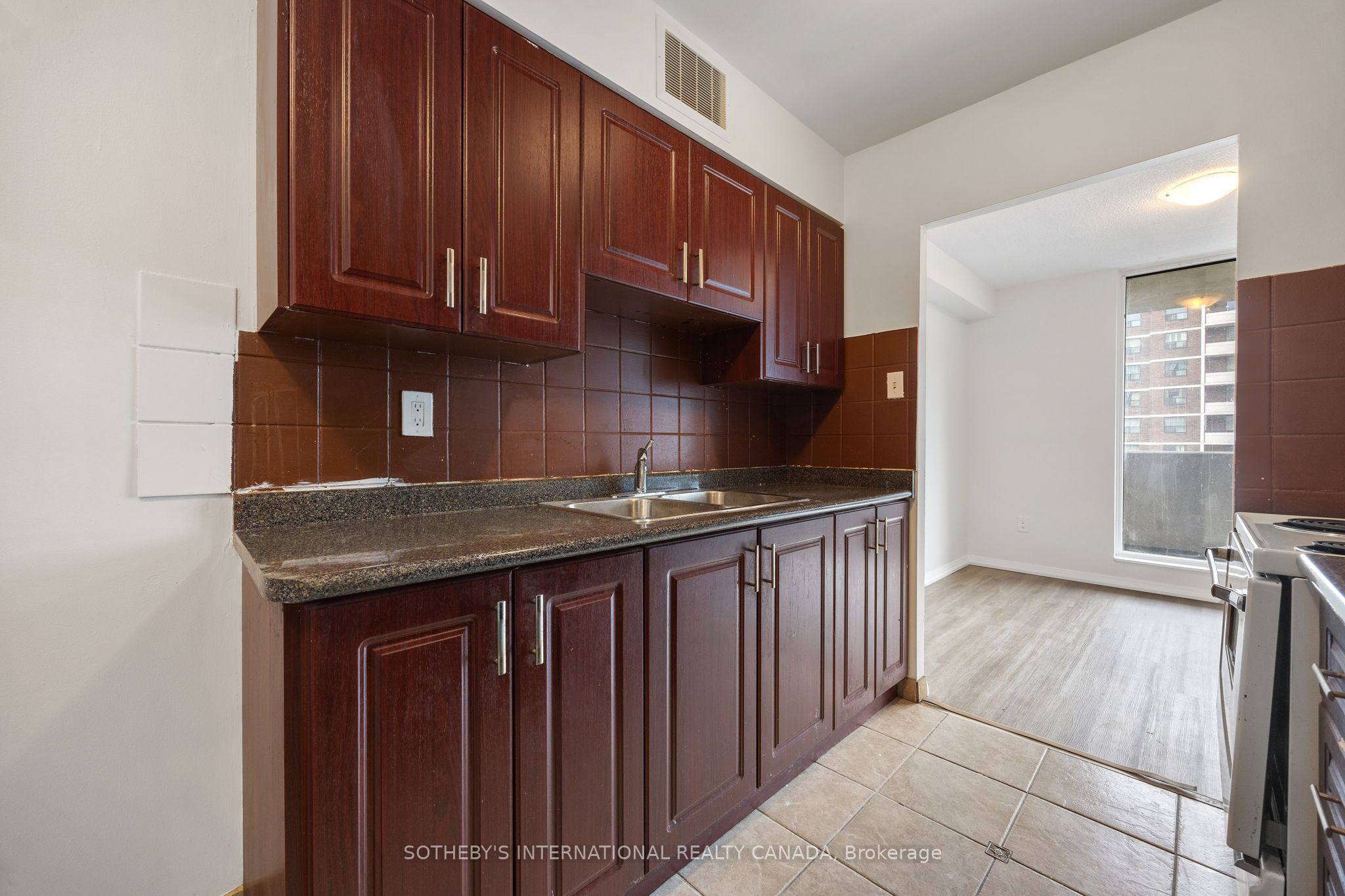 100 Prudential Drive 911 Property Photo 9