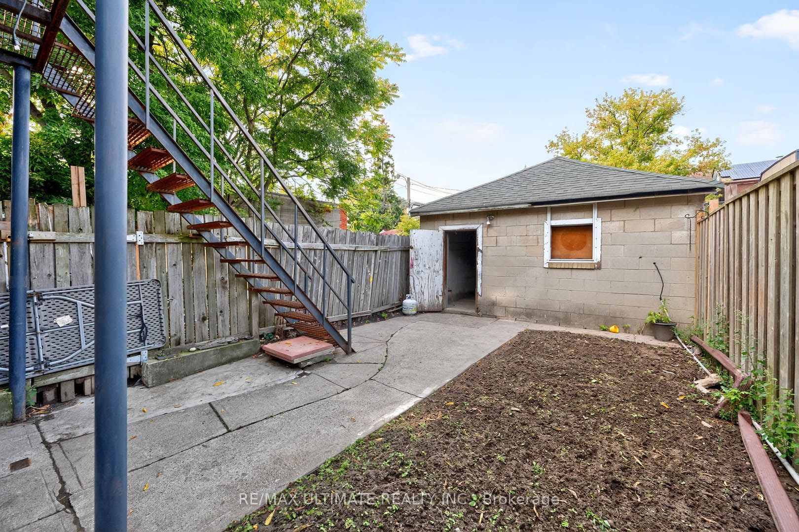 1696 Danforth Avenue Property Photo 22