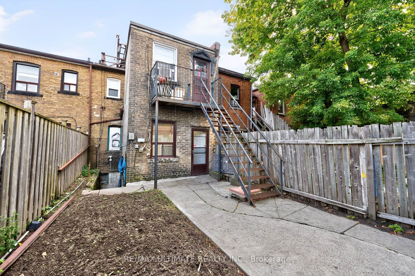 1696 Danforth Avenue Property Photo 23