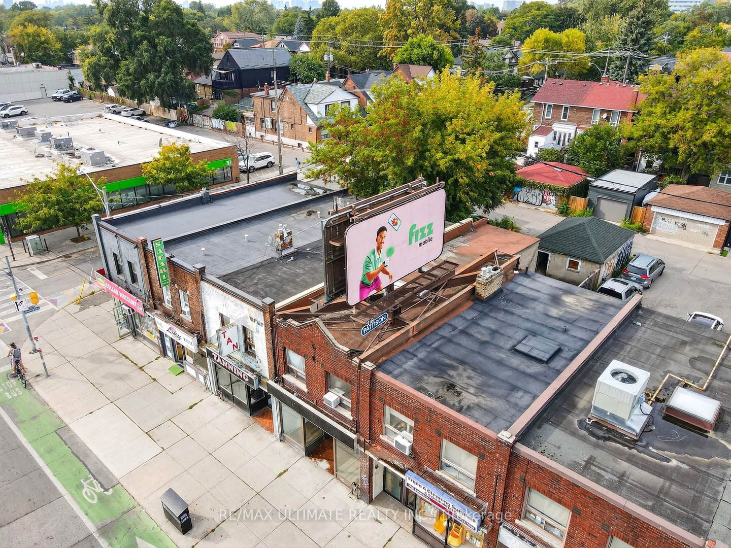 1696 Danforth Avenue Property Photo 32