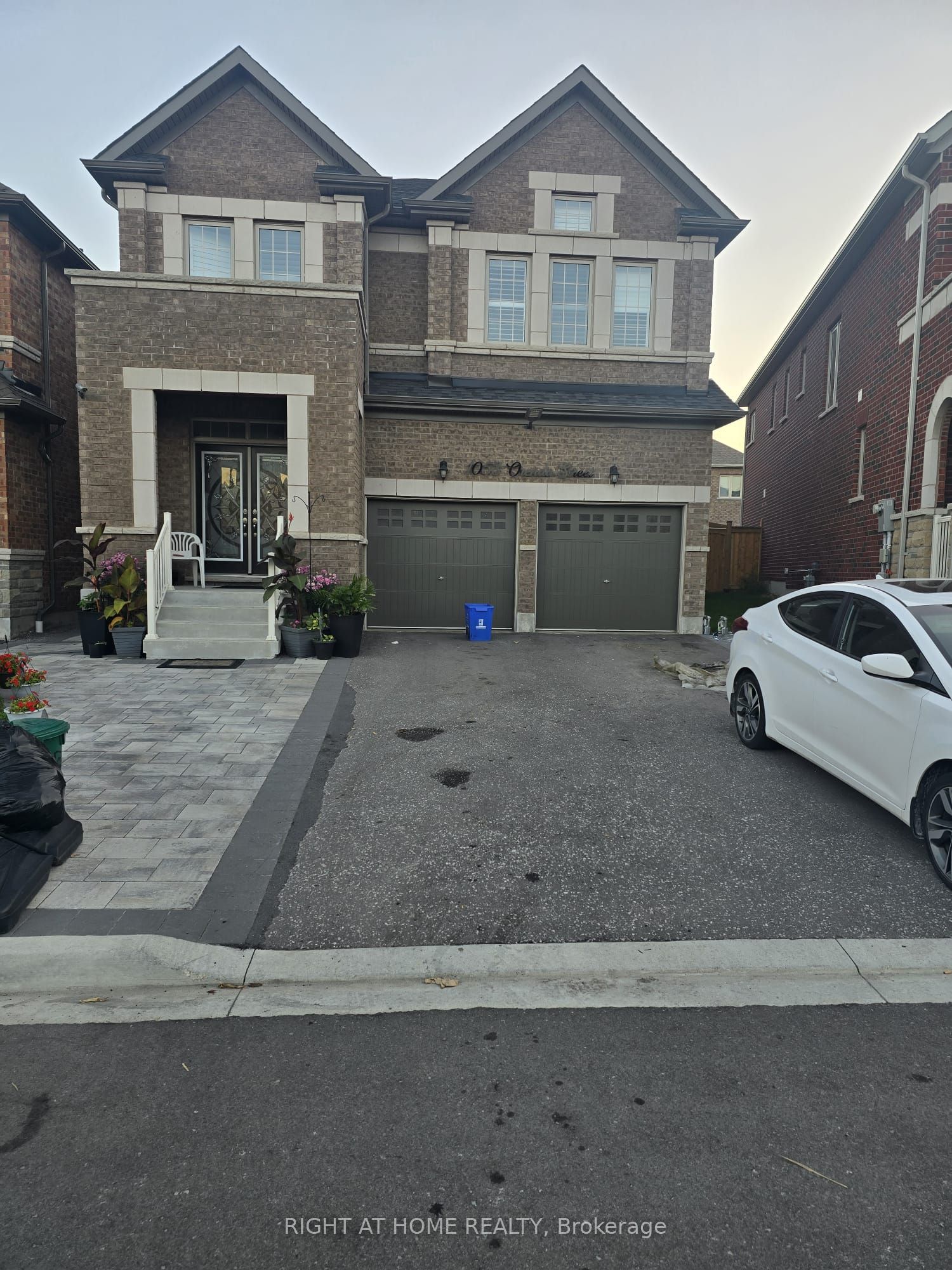 1053 Orenda Street Property Photo 3