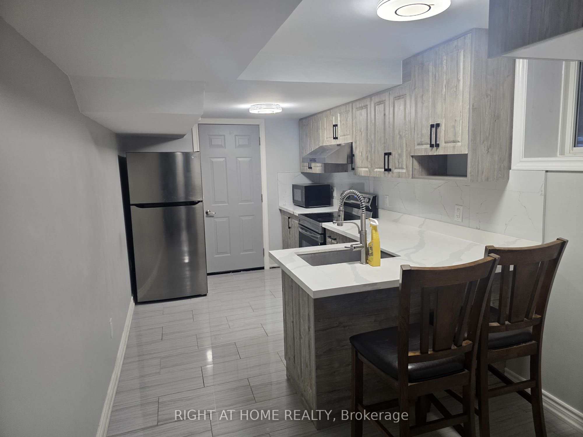 1053 Orenda Street Property Photo 4