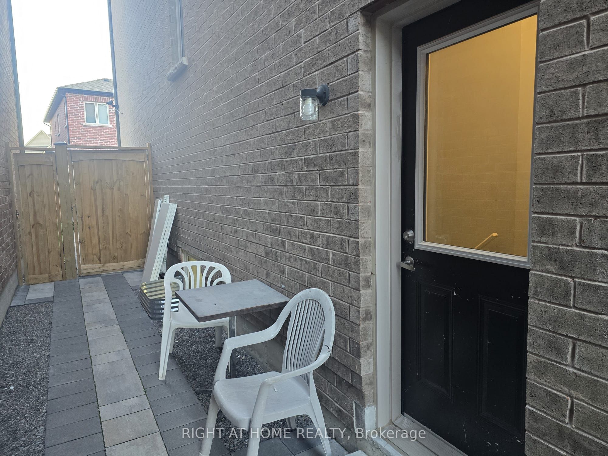 1053 Orenda Street Property Photo 12