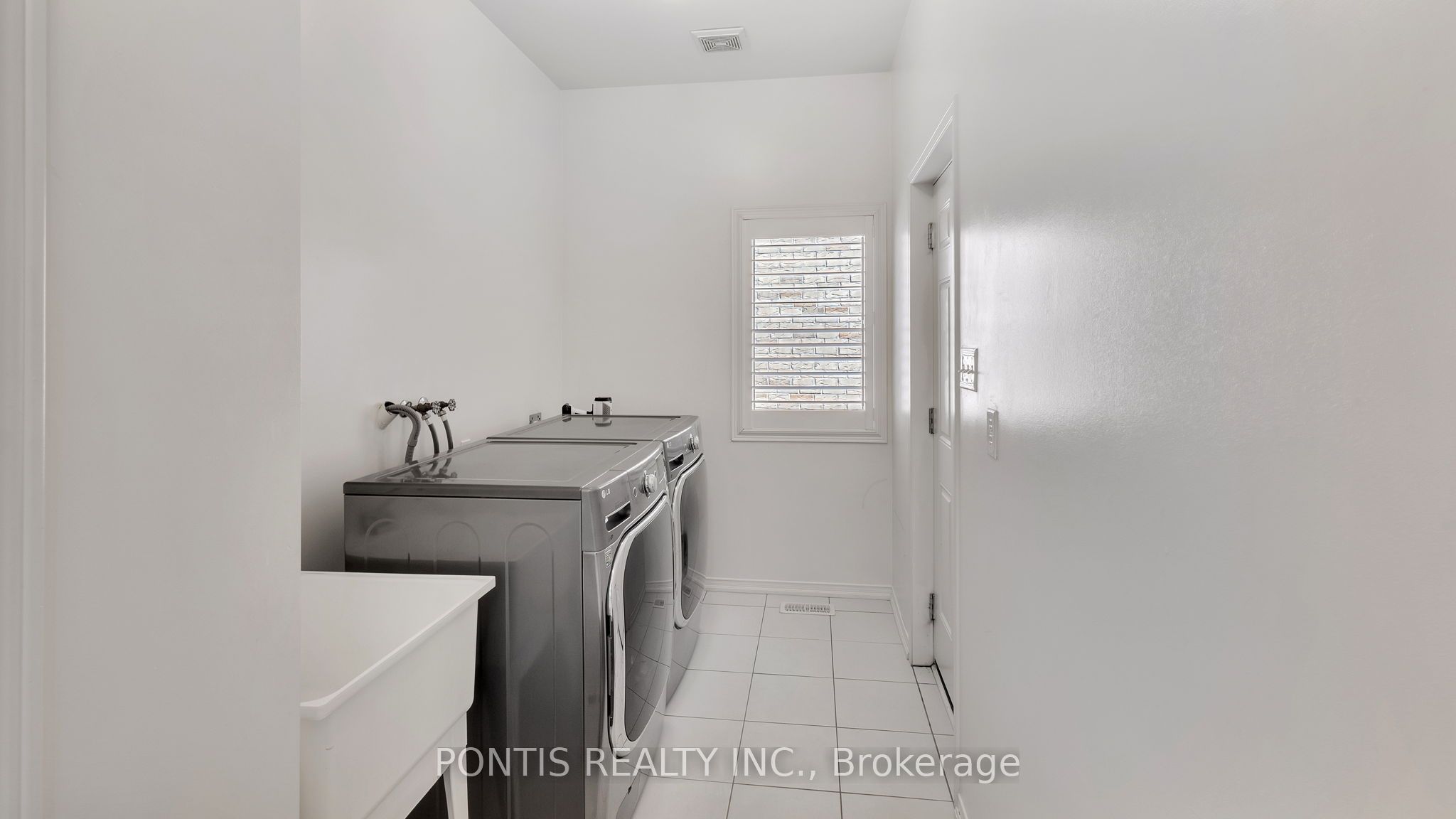 2051 Hunking Court Property Photo 23