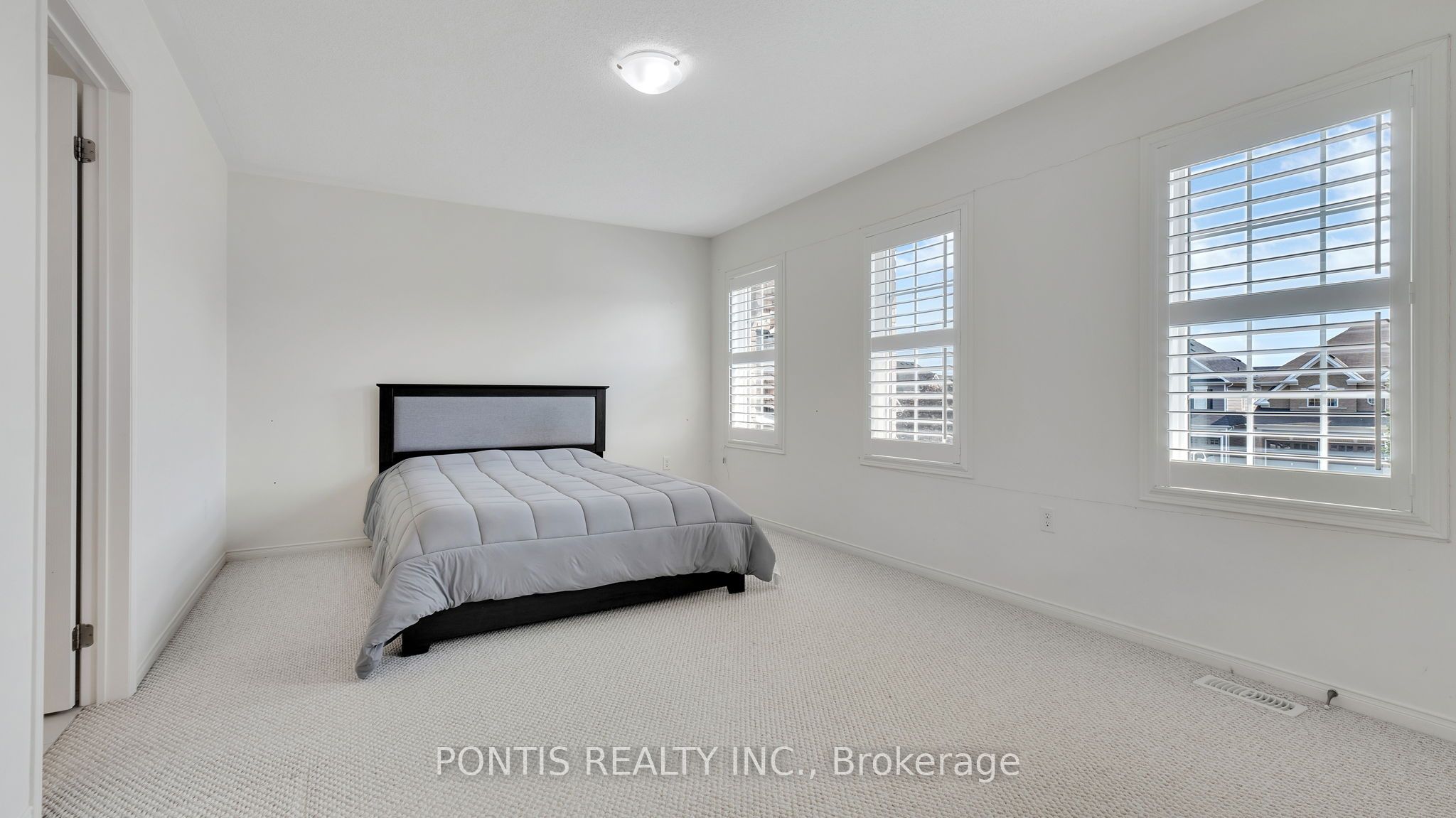 2051 Hunking Court Property Photo 32