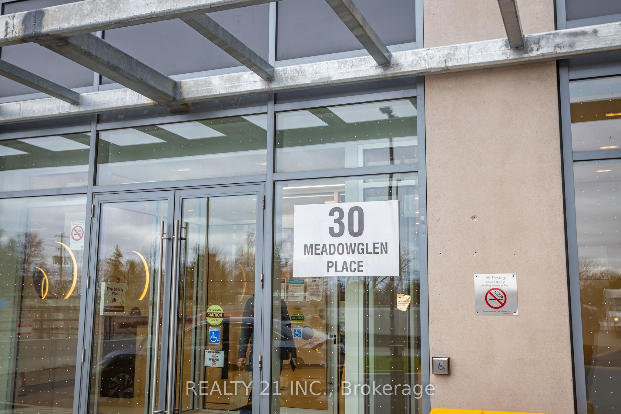 30 Meadowglen Place 519 Property Photo 4