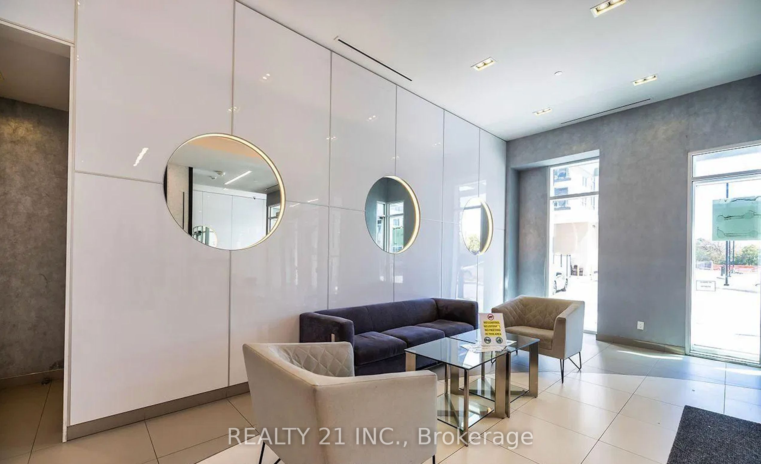 30 Meadowglen Place 519 Property Photo 6