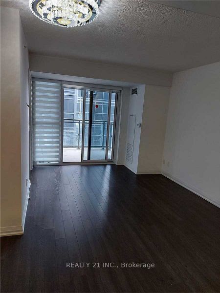 30 Meadowglen Place 519 Property Photo 9