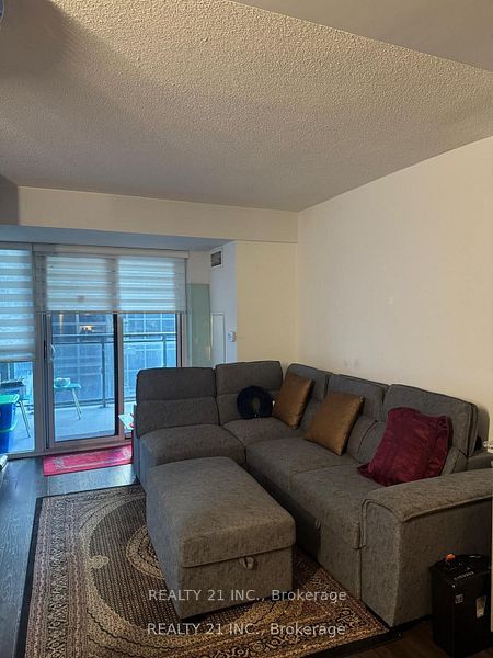 30 Meadowglen Place 519 Property Photo 10