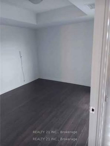 30 Meadowglen Place 519 Property Photo 13