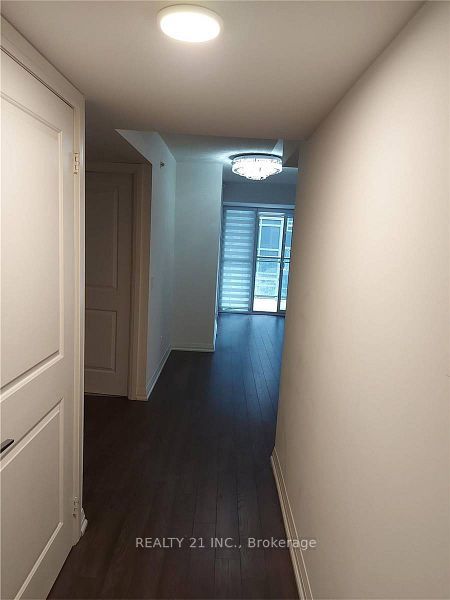 30 Meadowglen Place 519 Property Photo 14