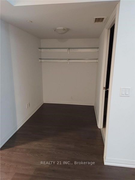 30 Meadowglen Place 519 Property Photo 15