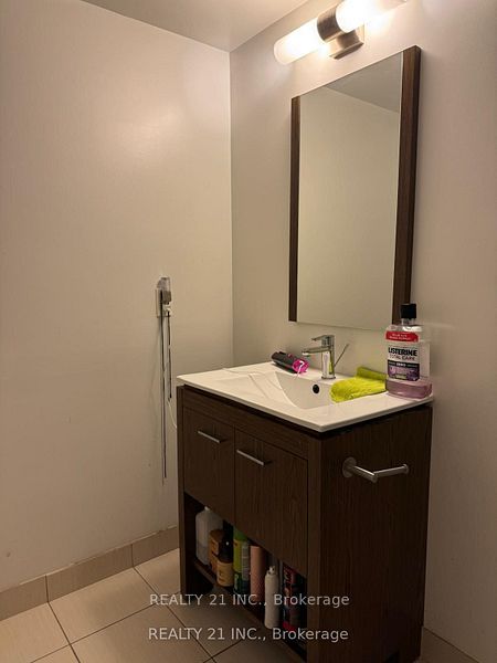 30 Meadowglen Place 519 Property Photo 17