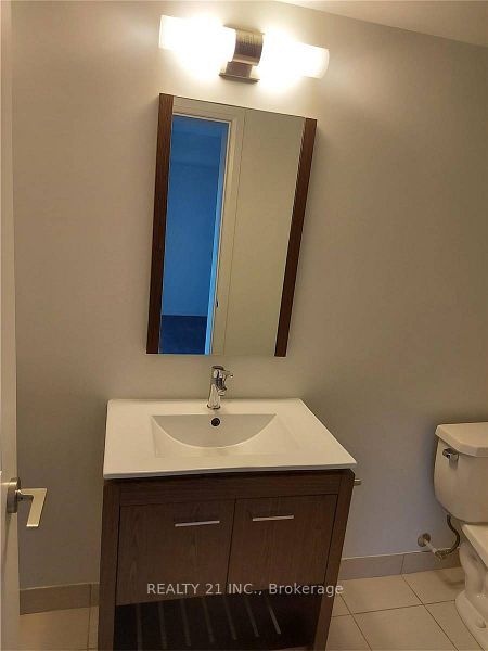 30 Meadowglen Place 519 Property Photo 18