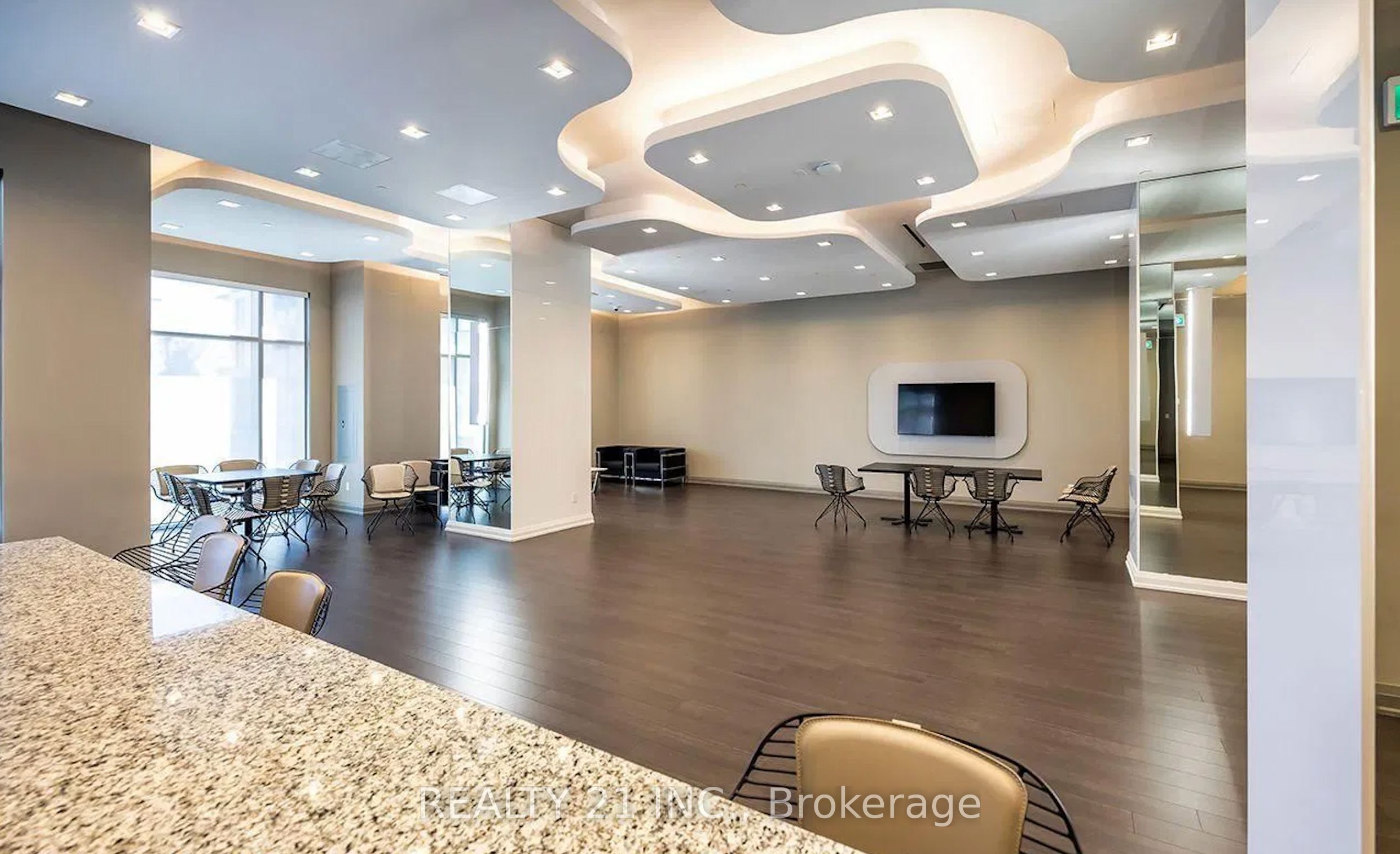 30 Meadowglen Place 519 Property Photo 23