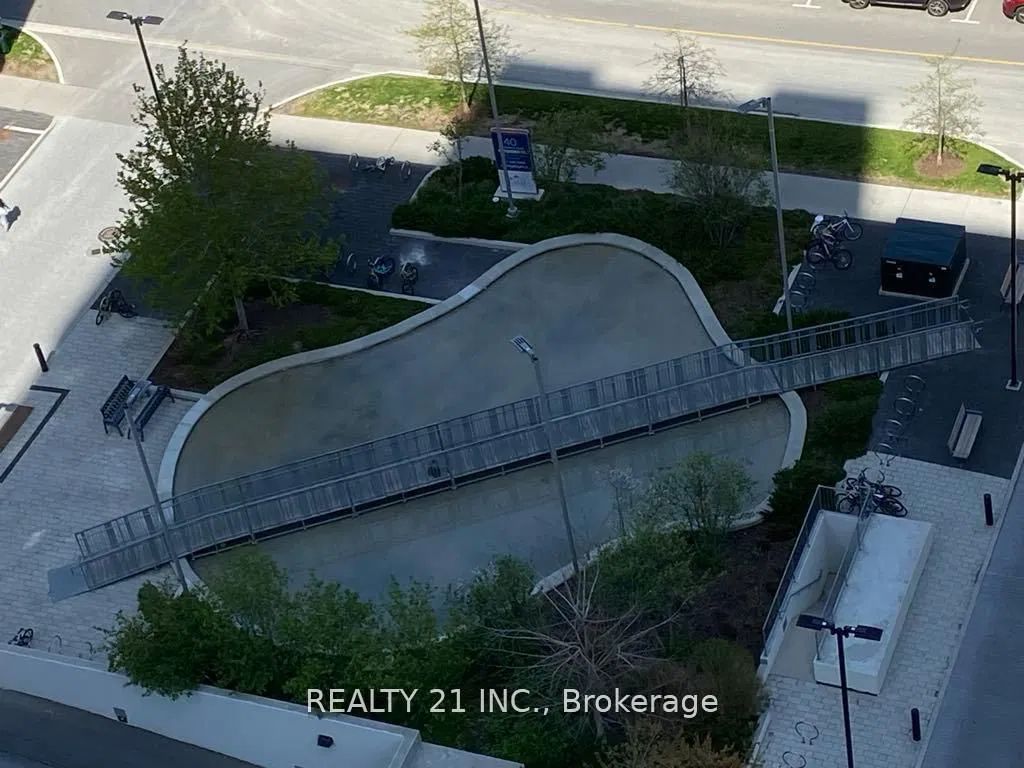 30 Meadowglen Place 519 Property Photo 34