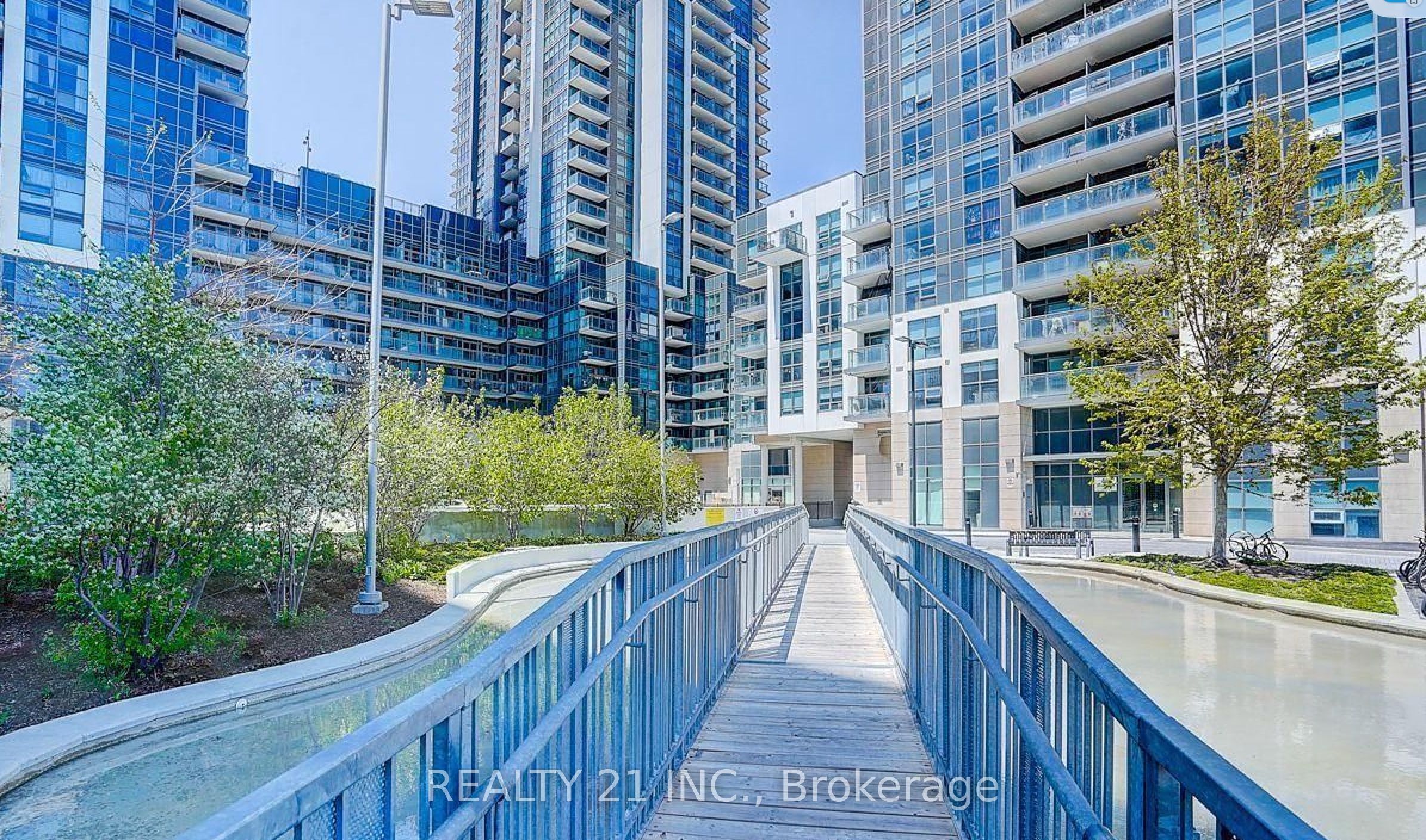 30 Meadowglen Place 519 Property Photo 36