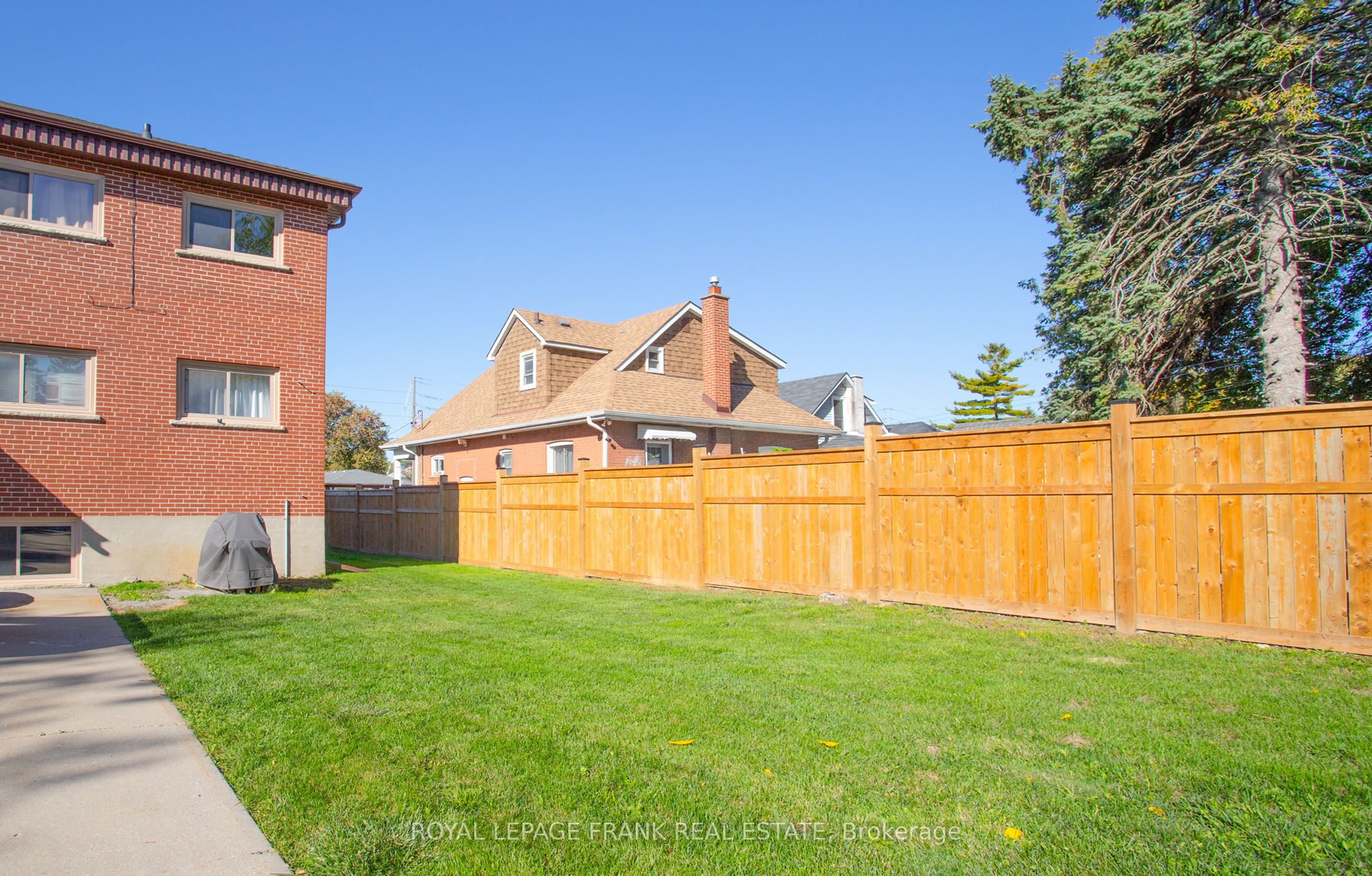 203 Oshawa Boulevard S Property Photo 5