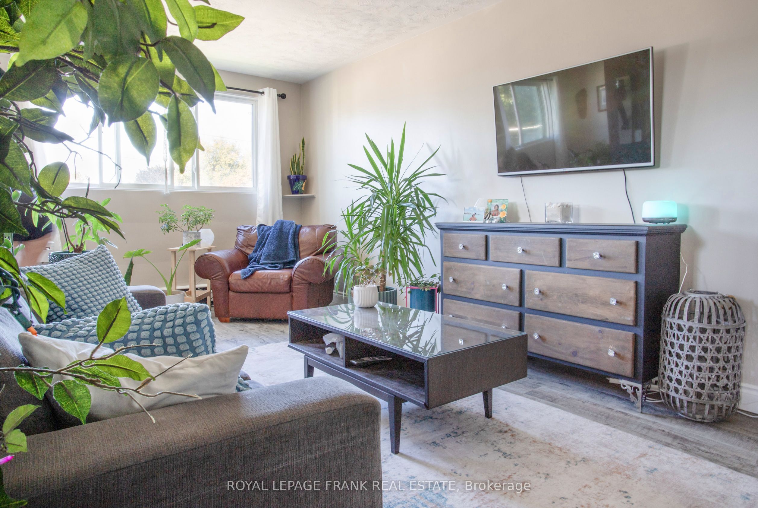 203 Oshawa Boulevard S Property Photo 8