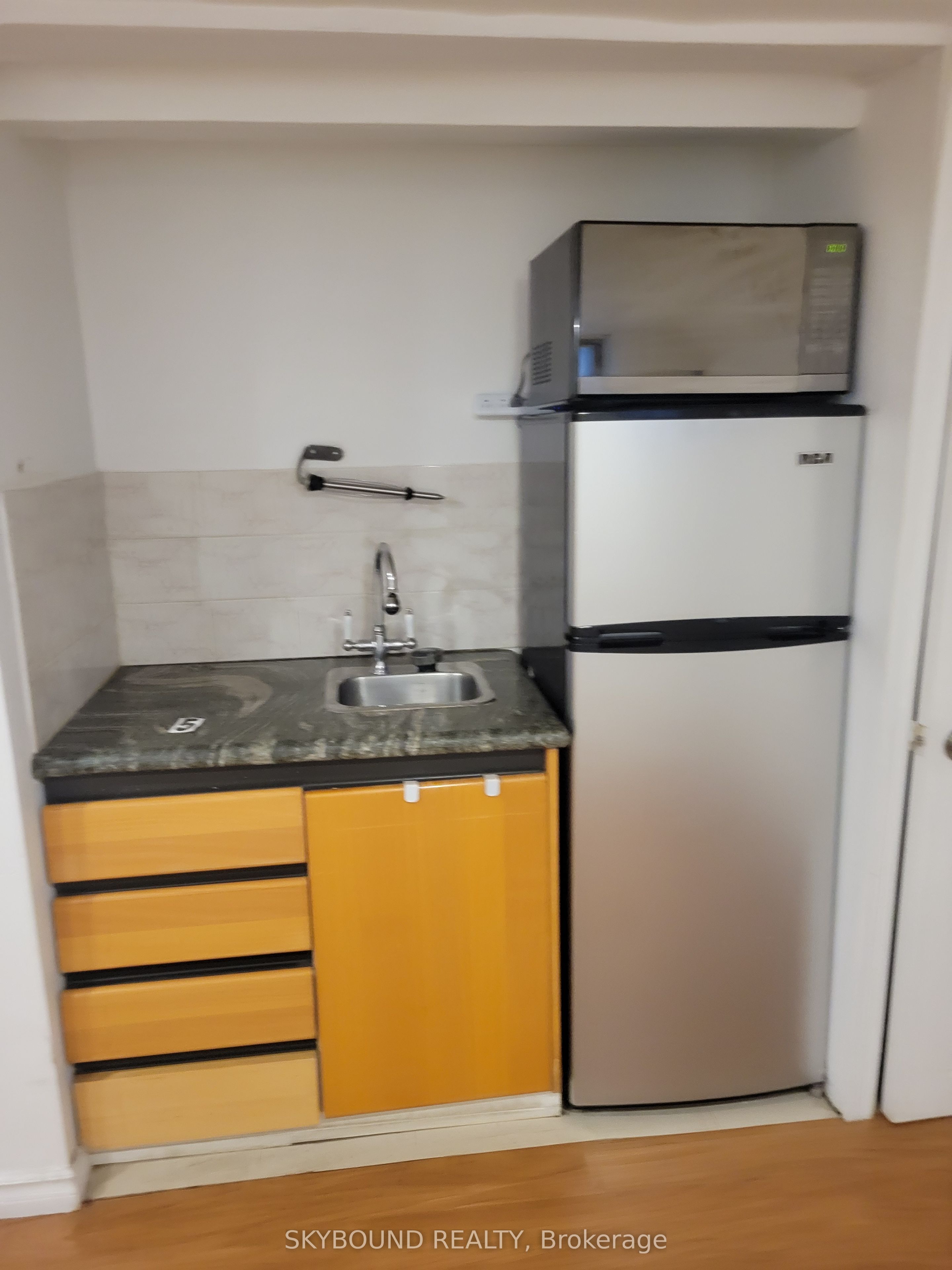 746 Coxwell Avenue #5 Property Photo 4