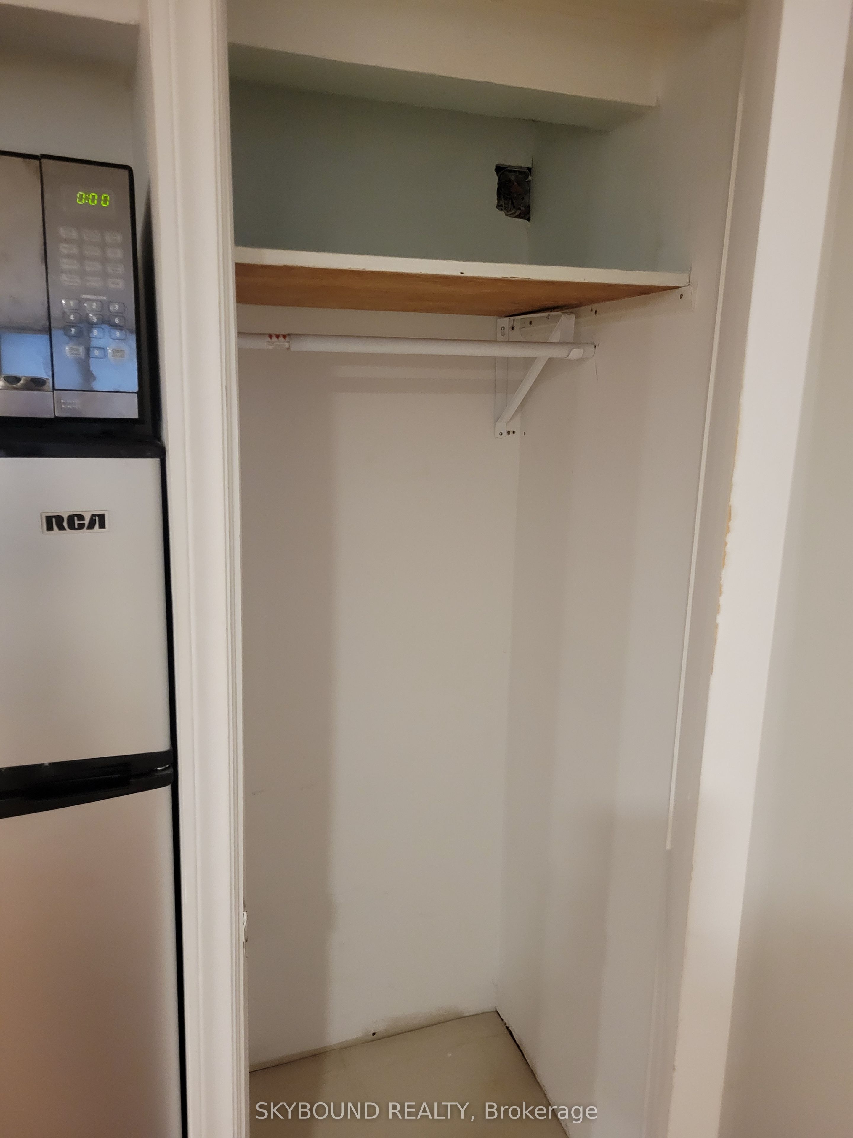 746 Coxwell Avenue #5 Property Photo 5