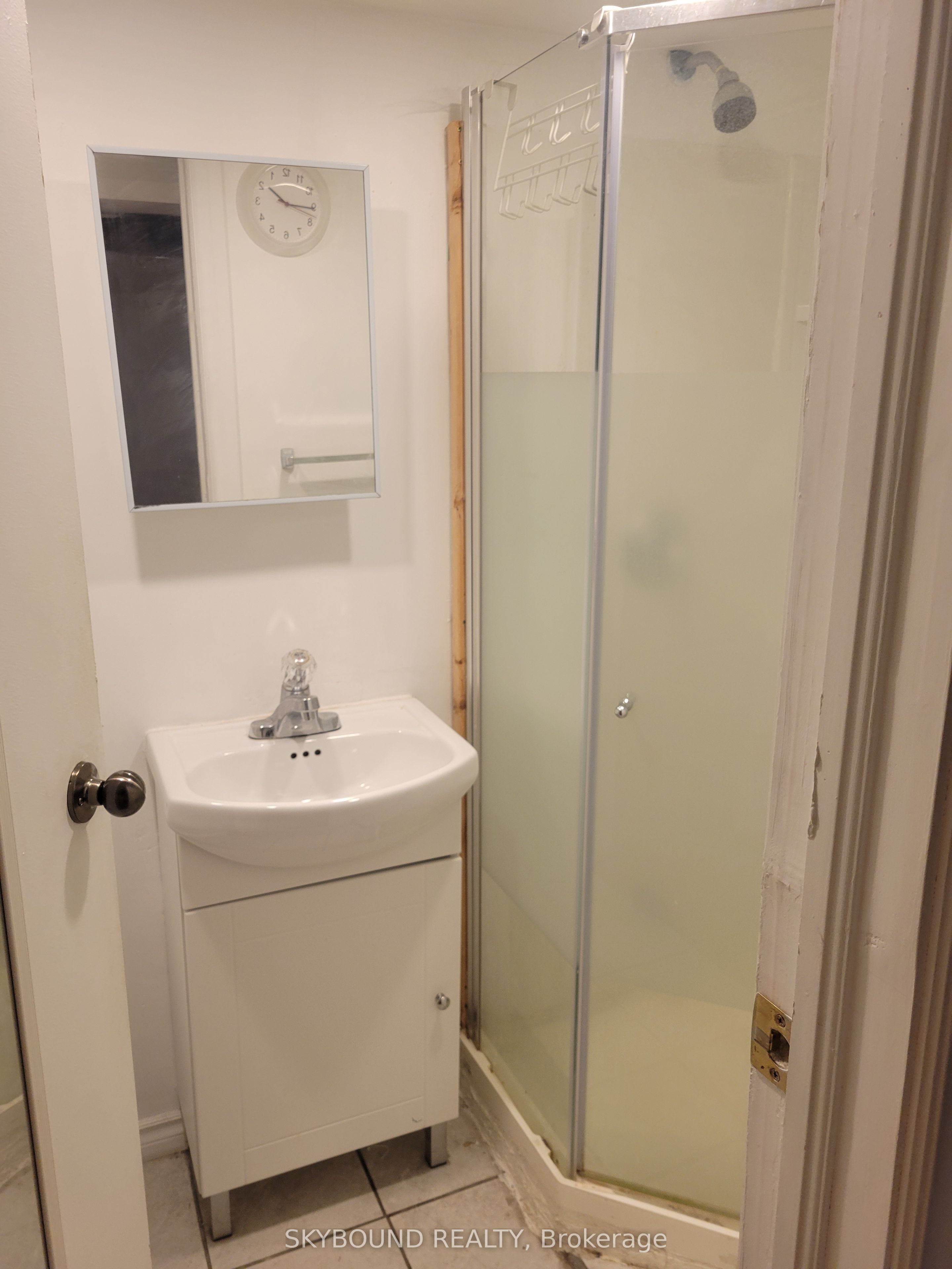 746 Coxwell Avenue #5 Property Photo 6