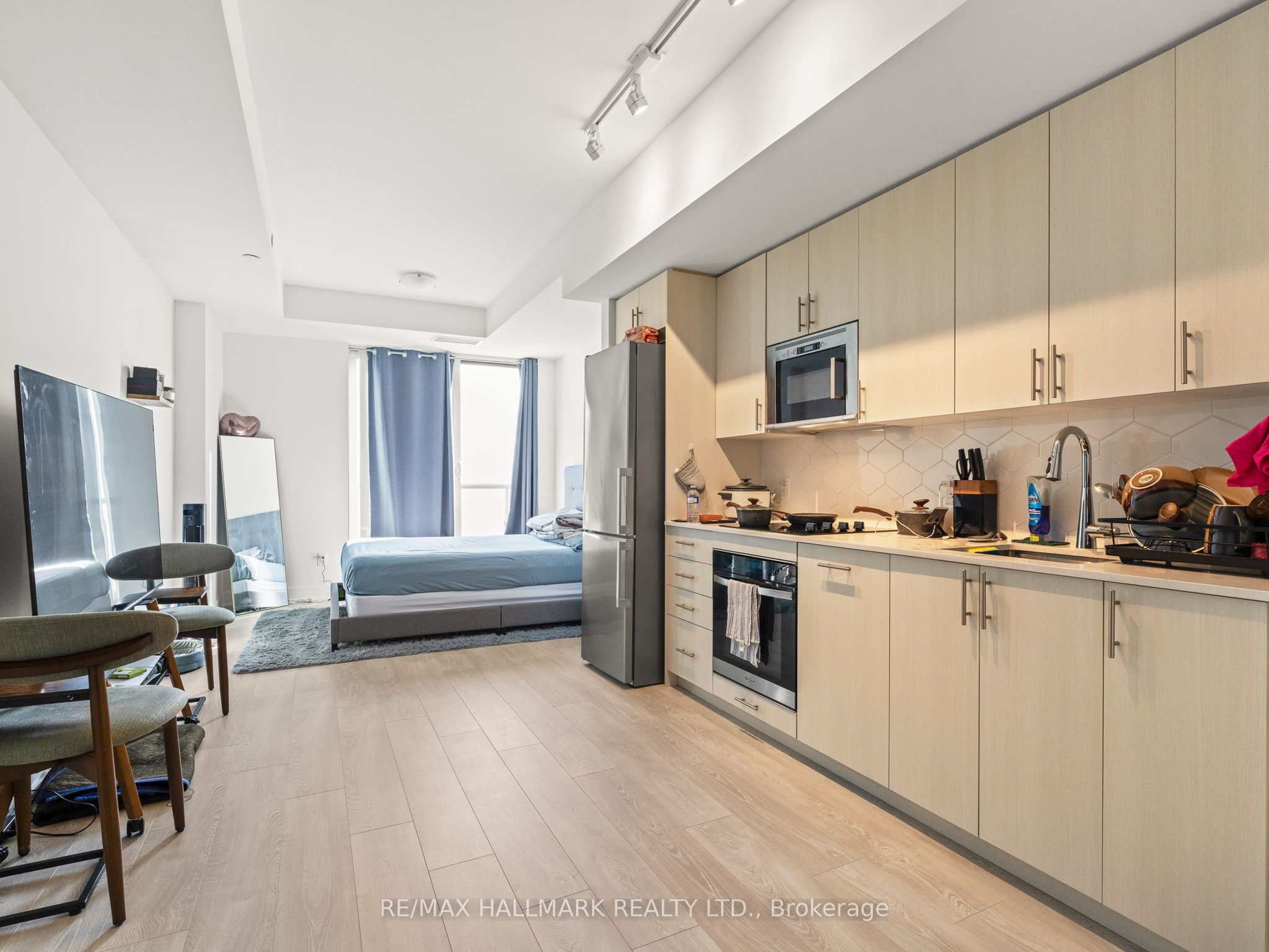 2545 Simcoe Street Ph20 Property Photo 2