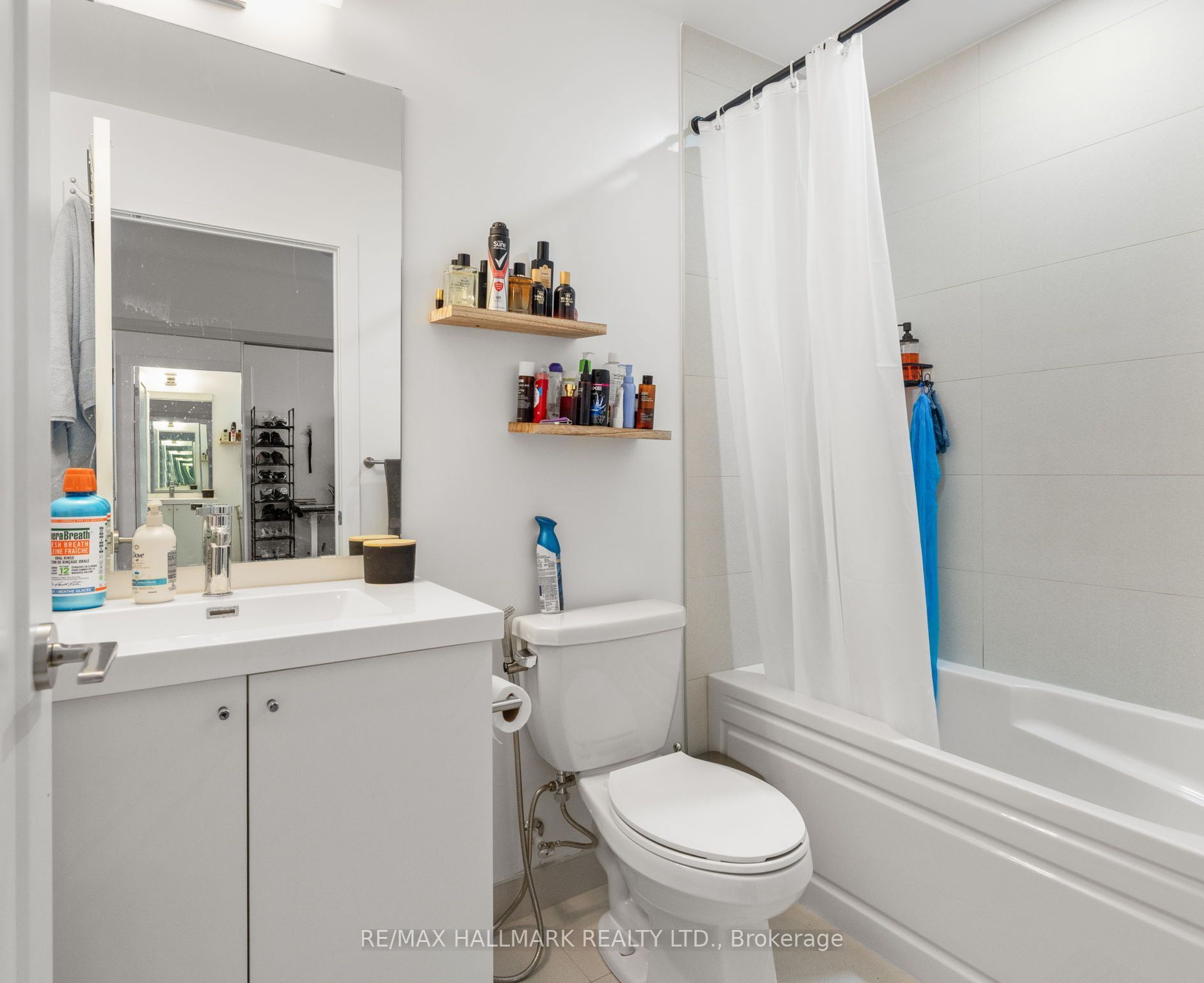 2545 Simcoe Street Ph20 Property Photo 7